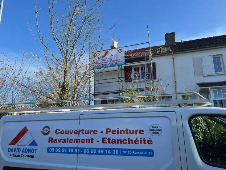 Véhicule et chantier David Adnot Artisan Couvreur dans les Yvelines